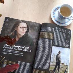 Prosto potem w lewo w mediach