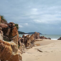 Wietnam, czyli o skuterach, buddystach i buddystkach oraz górach i wodzie – część 3